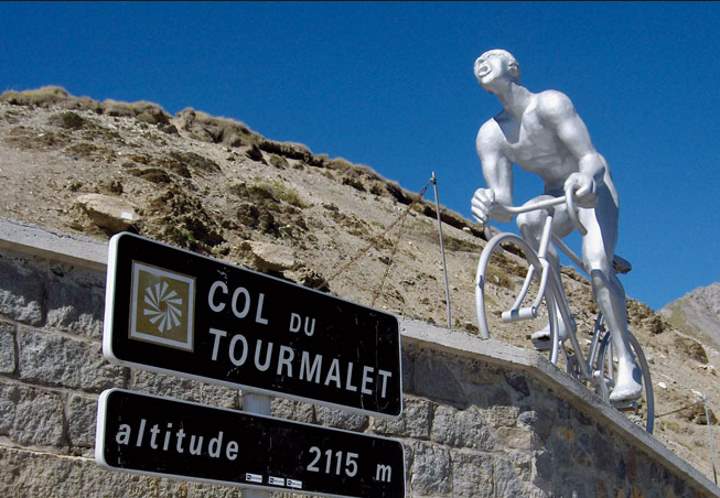 Col-du-Tourmalet-statue-of-Octave-Lapize